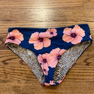 Acacia Medium Atlanta Hibiscus Bottoms